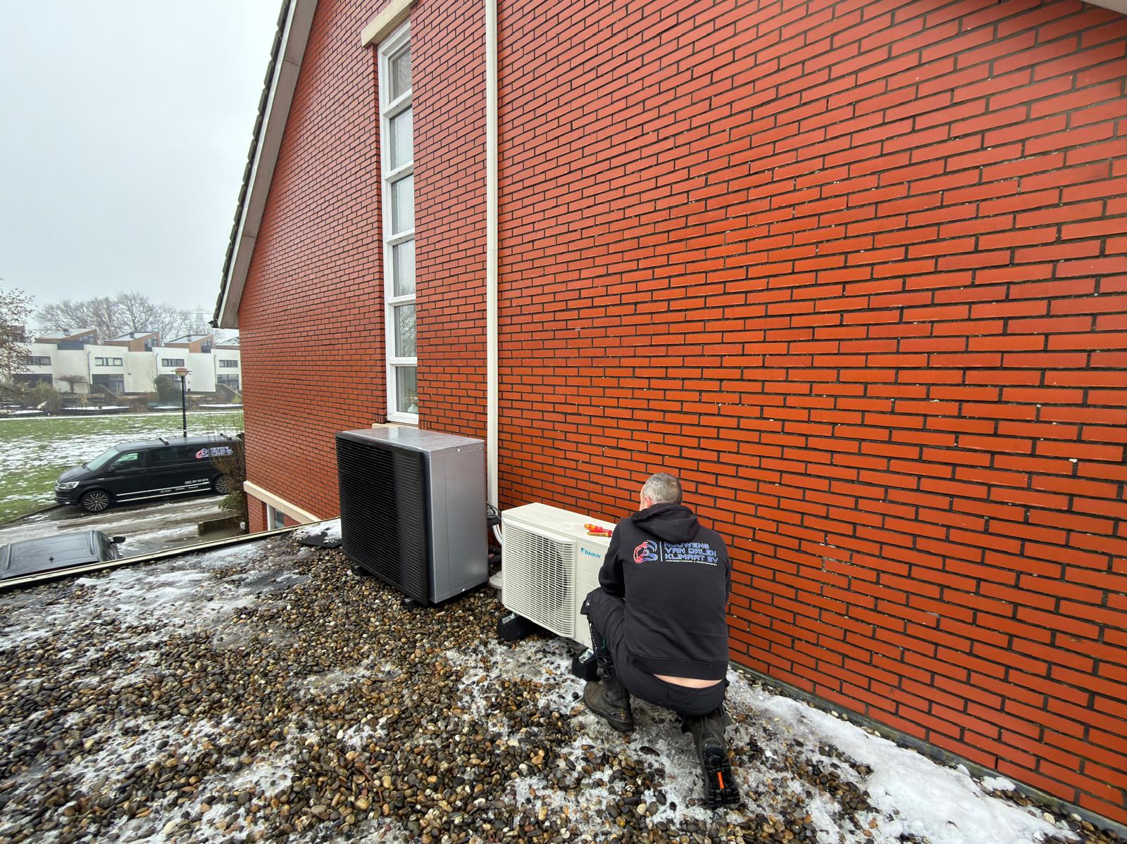 Daikin altherma 10kw warmtepomp & 5kw prefera single split airco - Afbeelding 1